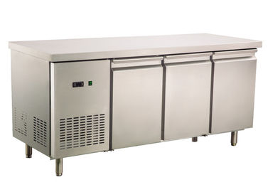 2 / Il CE commerciale del frigorifero di Undercounter di 3/4 porte ha approvato il frigorifero del banco da lavoro R290 di acciaio inossidabile disponibile